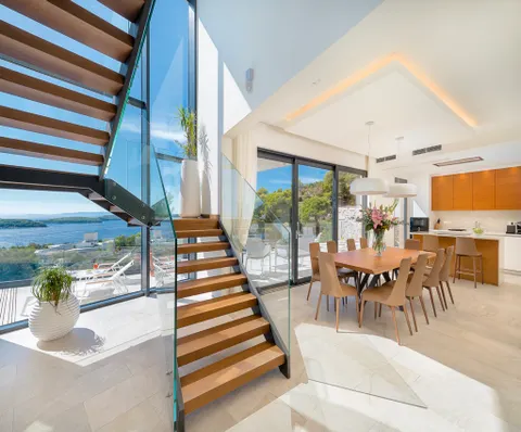Hvar – Moderna vila s pogledom na more 195 m2