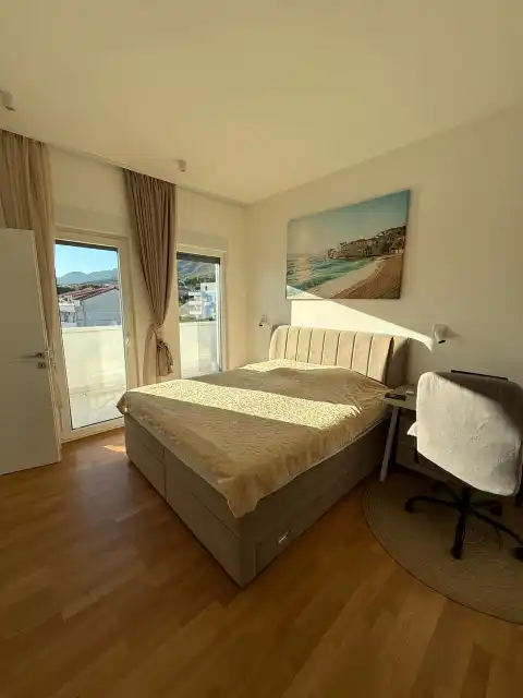 Castel Stafilić - Attico con due camere da letto e garage