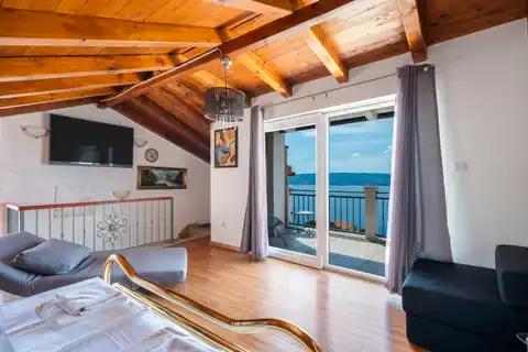 Split - Autentična vila među maslinicima s pogledom na more i bazenom