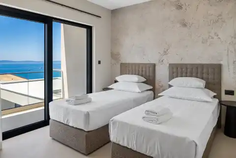 Podstrana - Vila s bazénom a výhľadom na more