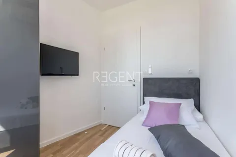 Split, Žnjan - Luxusní dvoupokojový penthouse 70 m2 s terasou