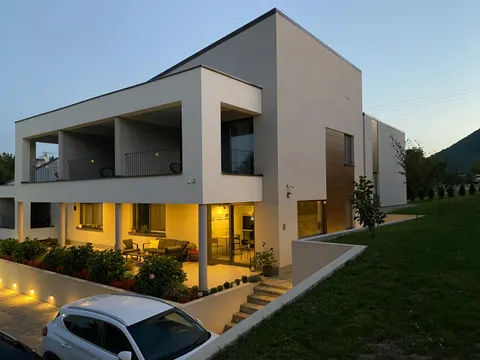 Plitvice, Selište Drežničko - Zavedený hotel na Plitvicích *Příležitost pro investici*