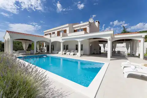 Maison avec piscine, 260m²