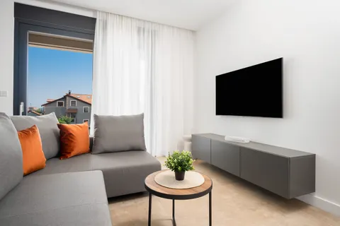 Split, Kaštel Lukšić - Moderní dvoupokojový byt 80 m2 DLOUHODOBÝ PRONÁJEM