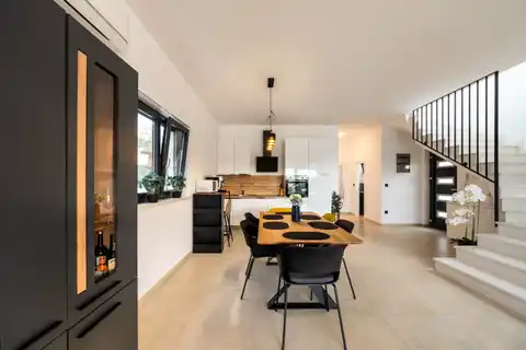 Poreč, okolica - vila 140m² s bazenom i jacuzzijem, useljiva