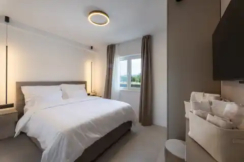 Trogir, Seget - Moderna vila s grijanim bazenom i pogledom na more