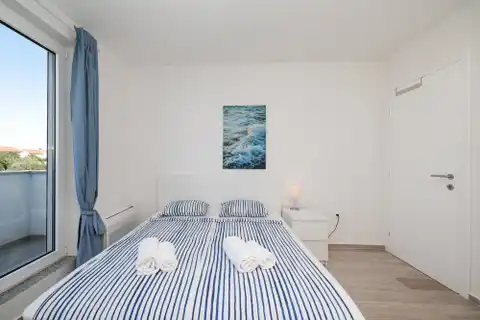 Privlaka - Dom szeregowy z basenem i tarasem na dachu.