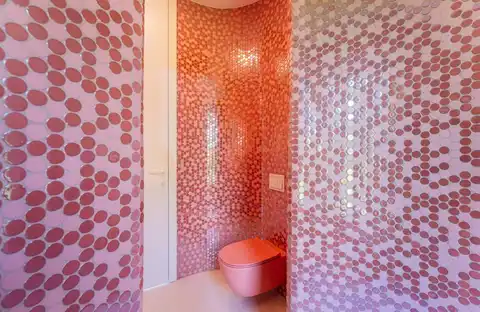 Zagreb, Šestine – Moderna družinska vila z bazenom, obdana z zelenjem, najem