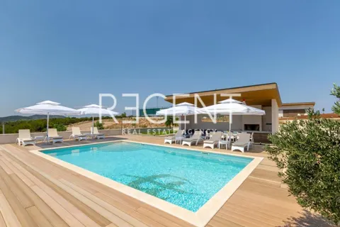 Hvar, Ivan Dolac - majetok v srdci ostrova 140 000m2