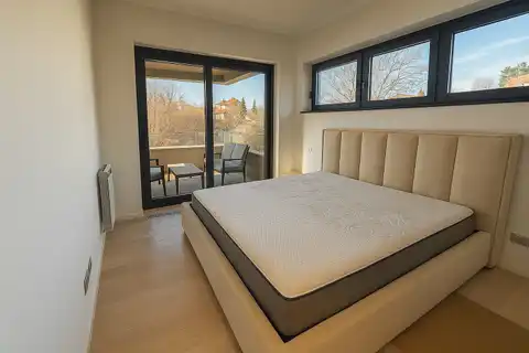 Ljubljana, Pantovčak - sodoben in prostoren apartma s pogledom na zelenje