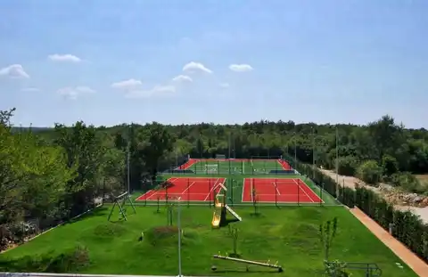 Istria, Poreč - Attractive stone villa with a tennis court and a swimming pool