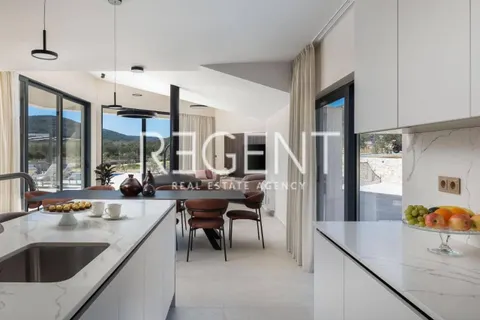 Trogir, Marina - luxusní vila v klidném prostředí, 6900m2