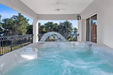 Šibenik, Vodice - luxusní vila s bazénem a panoramatickým výhledem 530m2