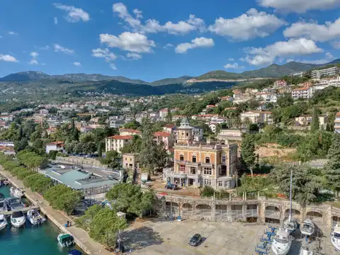 Ičići, Opatijska rivijera – povijesna vila s pogledom na more