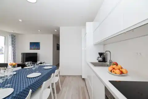 Privlaka - Dom szeregowy z basenem i tarasem na dachu.