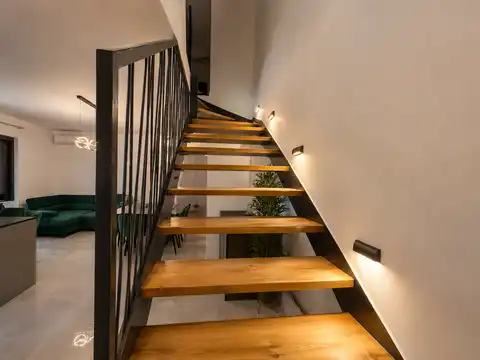 Dvoetažni stan 140 m², Brodarica, Šibenik- 3SS, krovna terasa, garaža