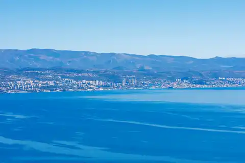 Stan 130 m², pogled na more, terasa i bazen – Opatija, Lovran