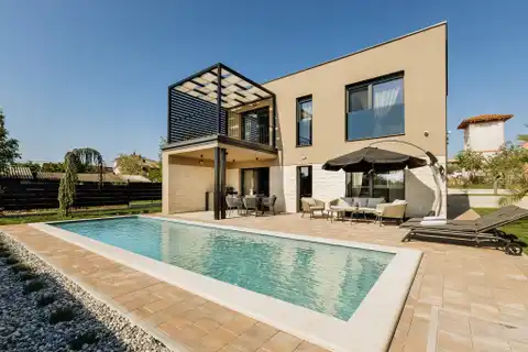 Istra, Tar – Moderna vila s bazenom u centru grada