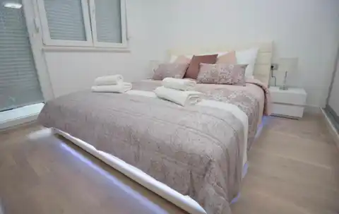 Split, Lovret - Trosoban stan s dvije loggie i pogledom na grad