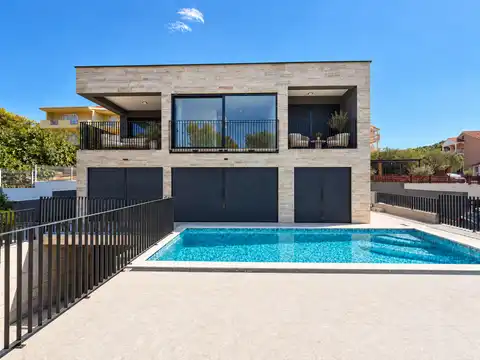 Pakoštane, Drage – Villa 368 m² mit Pool, in erster Reihe zum Meer