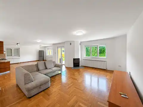 Dům 275 m² k pronájmu, Jazbina — zahrada, 2 garáže