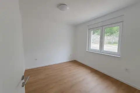 Novi Vinodolski - Moderan trosoban stan na mirnoj lokaciji 64 m2