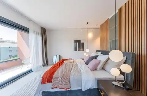 Zagreb, Šestine – Moderna družinska vila z bazenom, obdana z zelenjem, najem