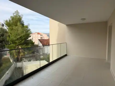 Čiovo, Okrug Gornji - Appartement une chambre, premier rang face à la mer