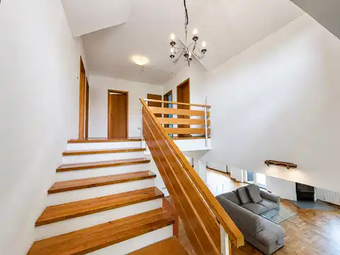 Dům 275 m² k pronájmu, Jazbina — zahrada, 2 garáže