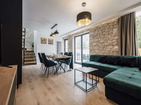 Zadar, Privlaka – Nově postavená kamenná-moderní vila