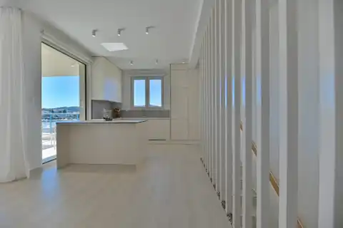 Seget Vranjica – moderna duplex vila s dva bazena i pogledom na more