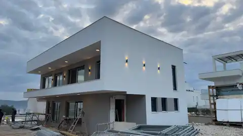 Kaštela, Kaštel Gomilica – Luksuzna vila s krovnom terasom i bazenom