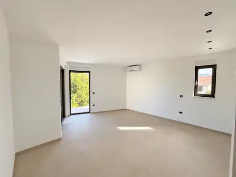 Trogir, Sevid – one-bedroom apartment 58.50 m², garden 122 m², 75 m from the sea