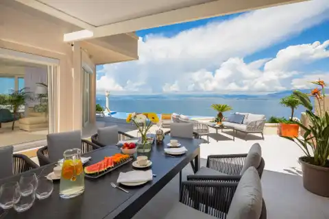 Brač - Moderna vila prvi red uz more