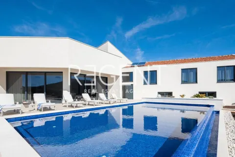 Trogir, Marina - luxusní vila v klidném prostředí, 6900m2