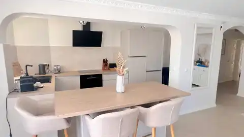 Villa 472 m², Brodarica — en première ligne de mer, 3 appartements