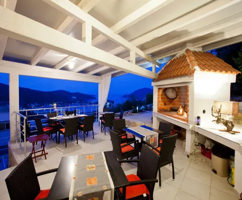 Vis – Prekrasna vila s pogledom na more 300 m2