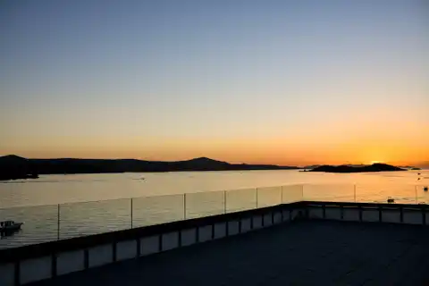 Zadar, Turanj – Luksuzna vila s apartmanima, prvi red do mora