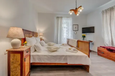 Trogir, centrum - Kamenný dům 174 m2