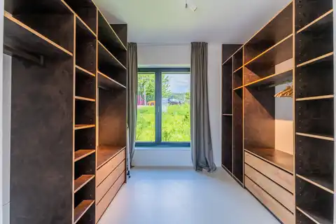 Zagreb, Šestine - Moderna obiteljska vila s bazenom okružena zelenilom