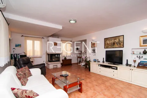 Brač, Mirca - kamenná vila s výhledem na moře, 300m2