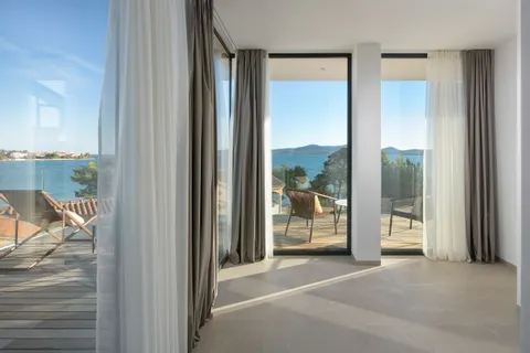 Sukošan – Luxusní moderní vila s bazénem 495 m2