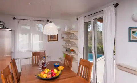 Brač, Mirca - Vila z bazenom ob morju 330m2
