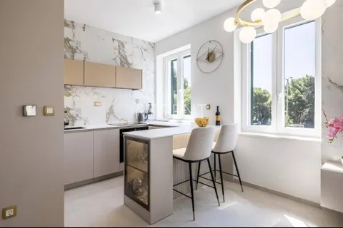 Split, Bačvice - Luksuzan dvosoban stan 64 m2