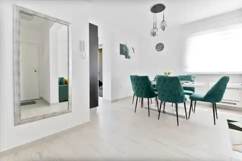 Trogir, Soline – Četverosoban stan s balkonom