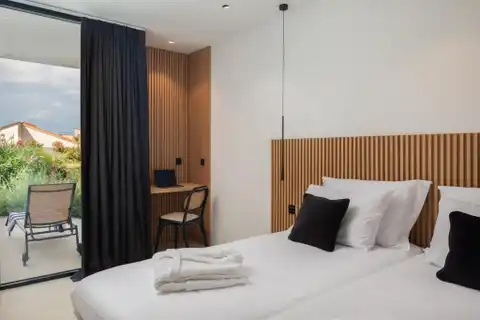 Brač - Moderna vila s bazenom, jacuzzijem i saunom