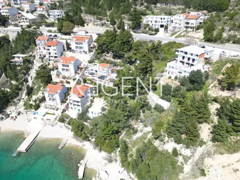 Omiš, Stanići - stavebný pozemok 1214 m2 s projektom