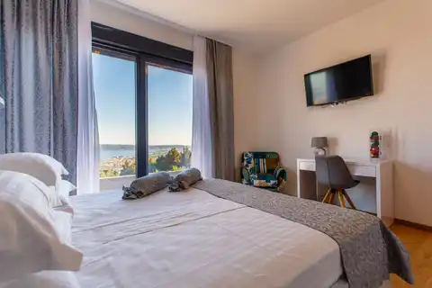 Vila 232 m², Kaštel Stari — 4SS, grijani bazen, pogled na more
