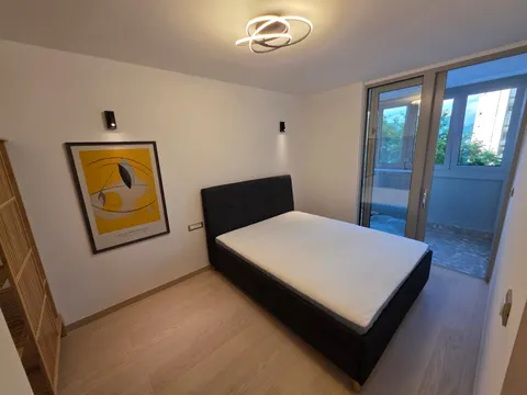 Split, Pujanke - Renoviran trosoban stan s lođom