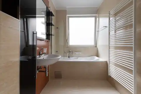 Zagreb, Centar -  Prostran dvosoban stan za najam u centru grada